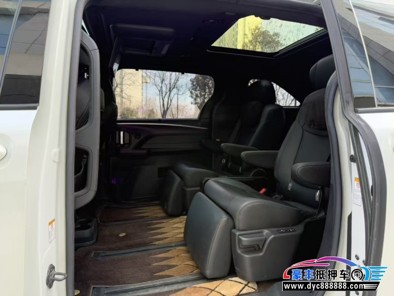 23年丰田塞纳轿车抵押车出售