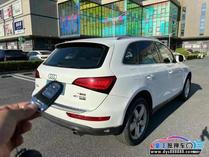 17年奥迪Q5轿车抵押车出售