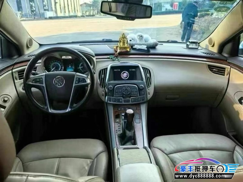 13年别克君越轿车抵押车出售