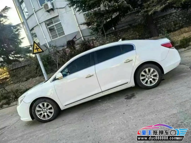 13年别克君越轿车抵押车出售