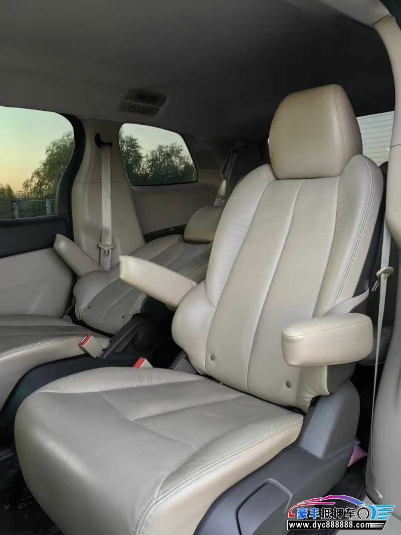 12年别克GL8轿车抵押车出售