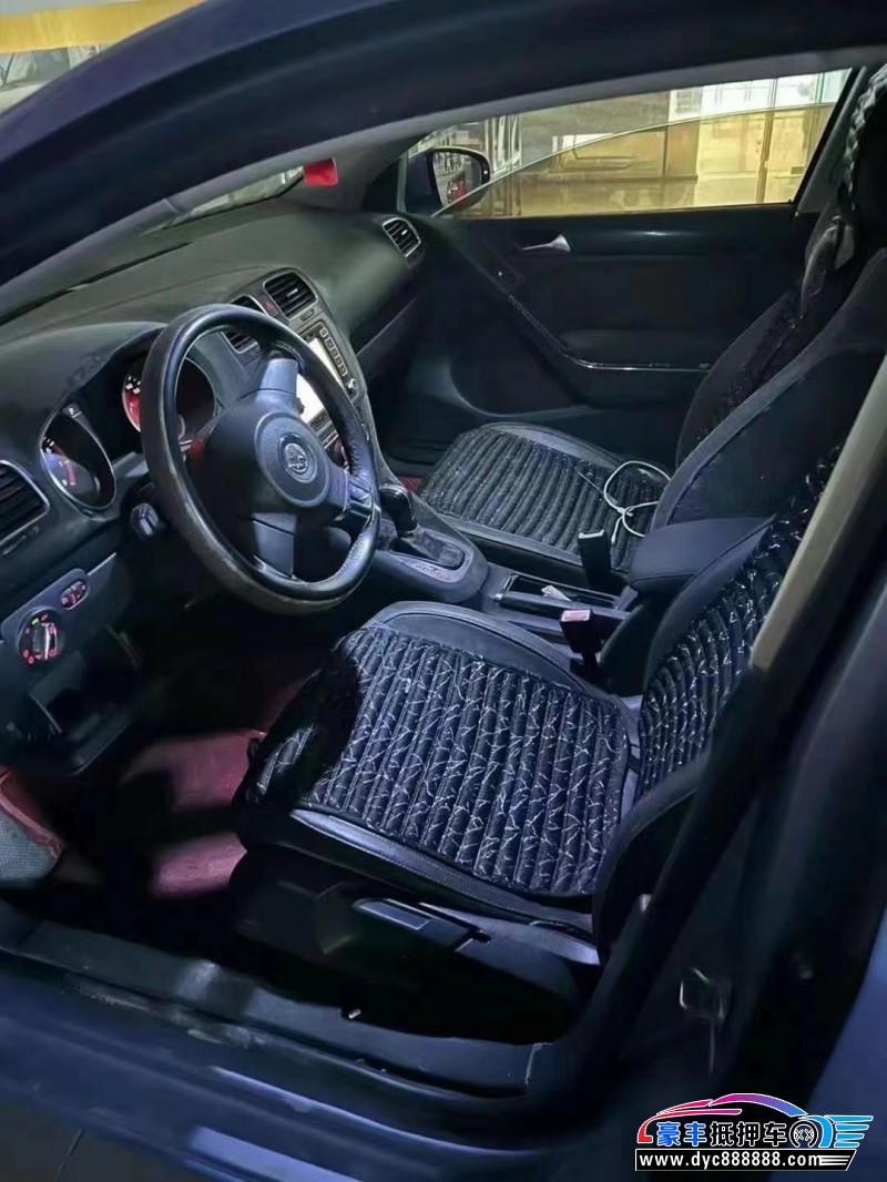 12年大众高尔夫轿车抵押车出售