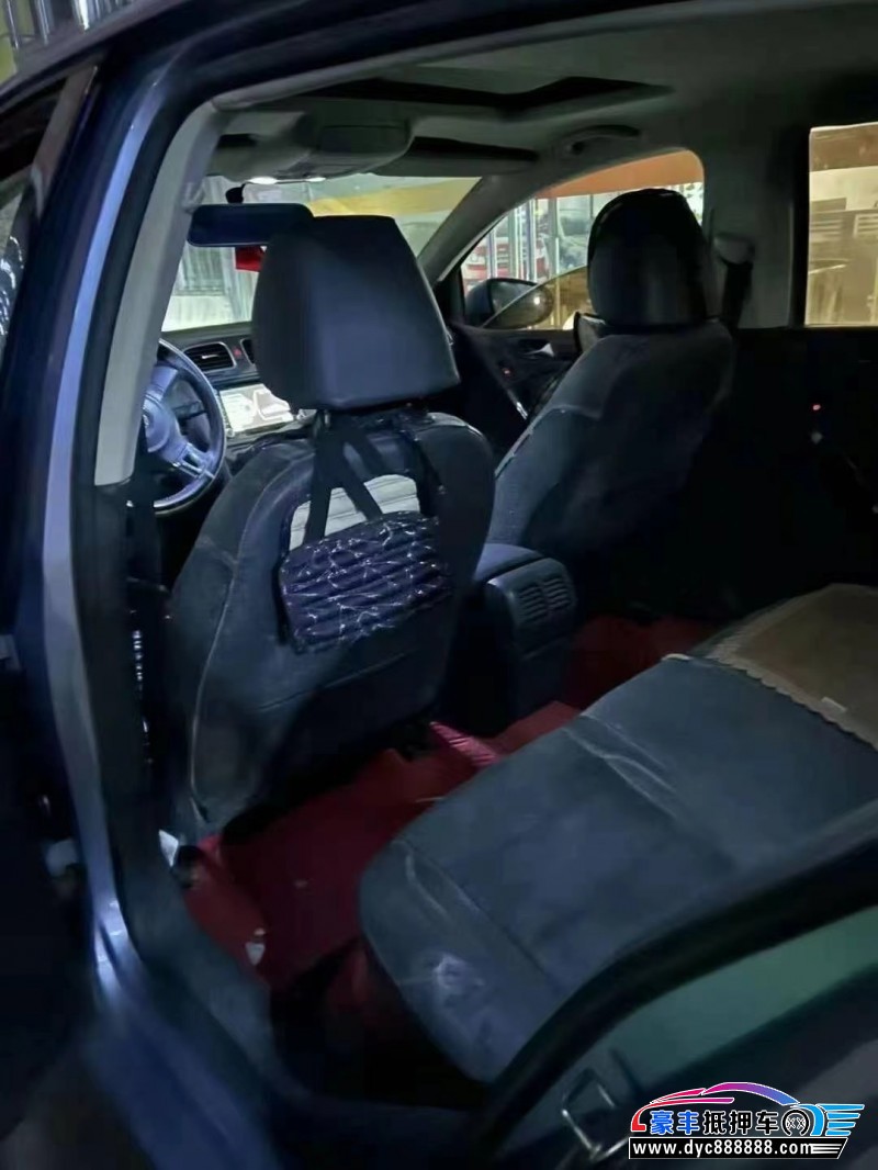 12年大众高尔夫轿车抵押车出售