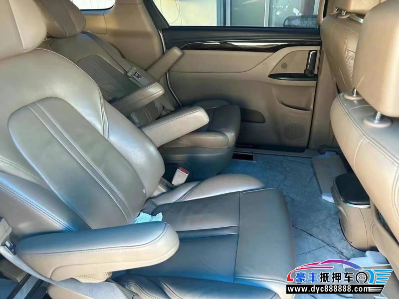 17年别克GL8轿车抵押车出售