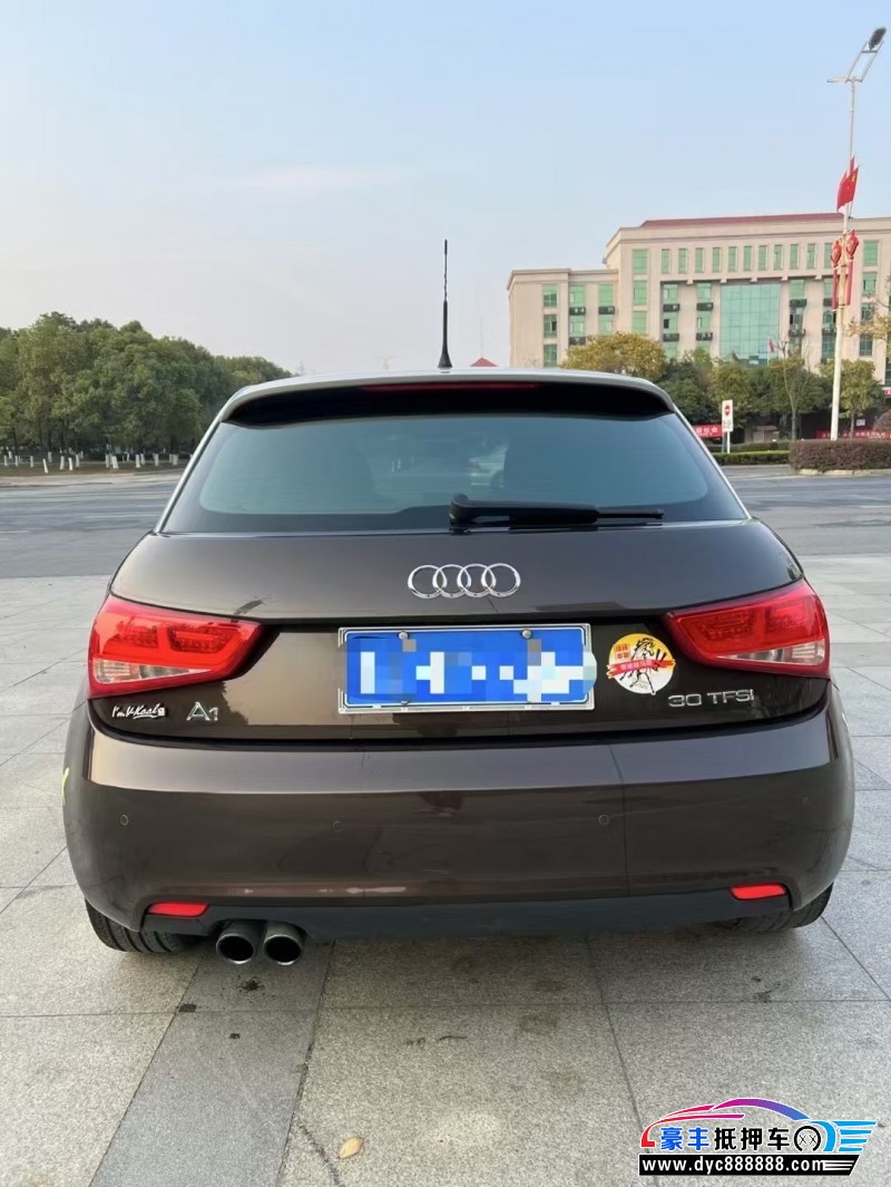 13年奥迪A1轿车抵押车出售