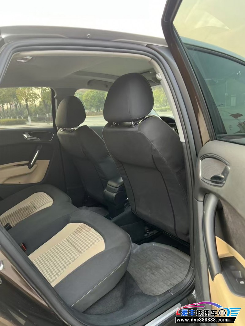 13年奥迪A1轿车抵押车出售