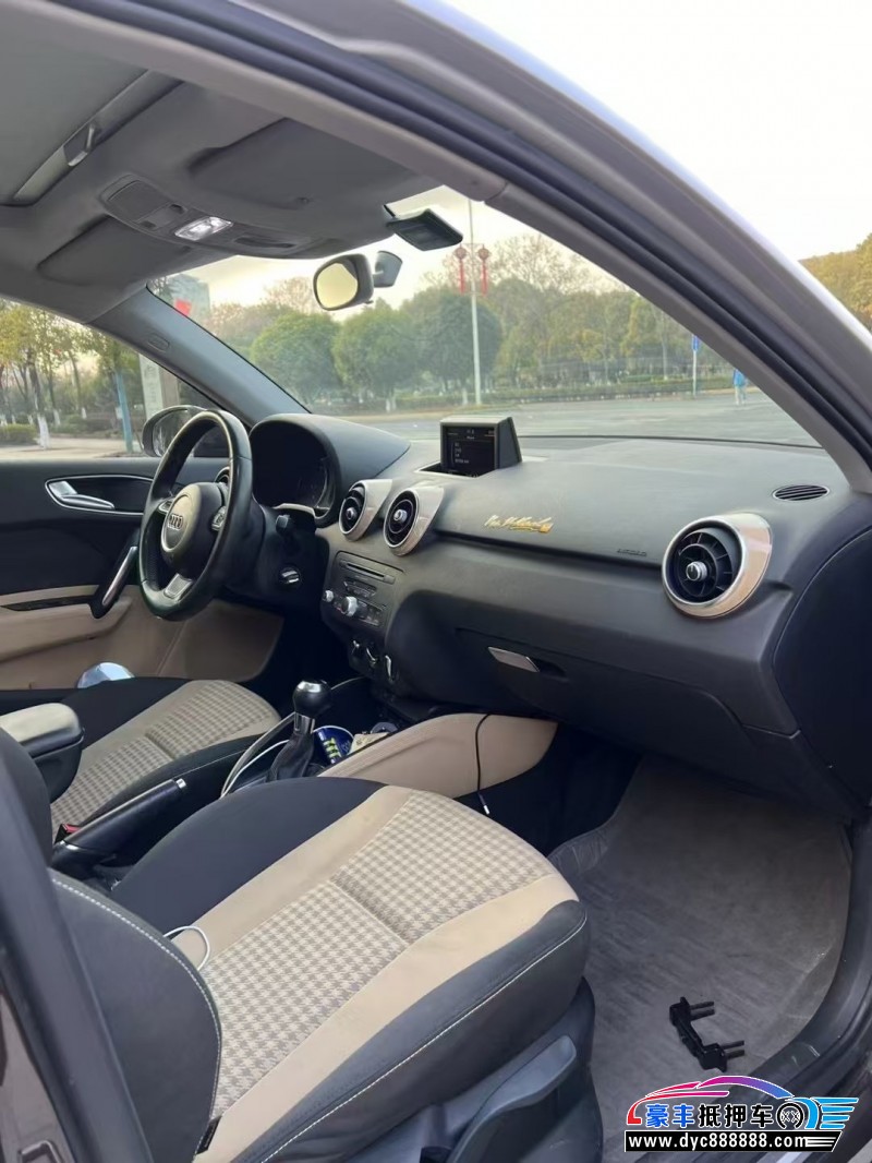 13年奥迪A1轿车抵押车出售