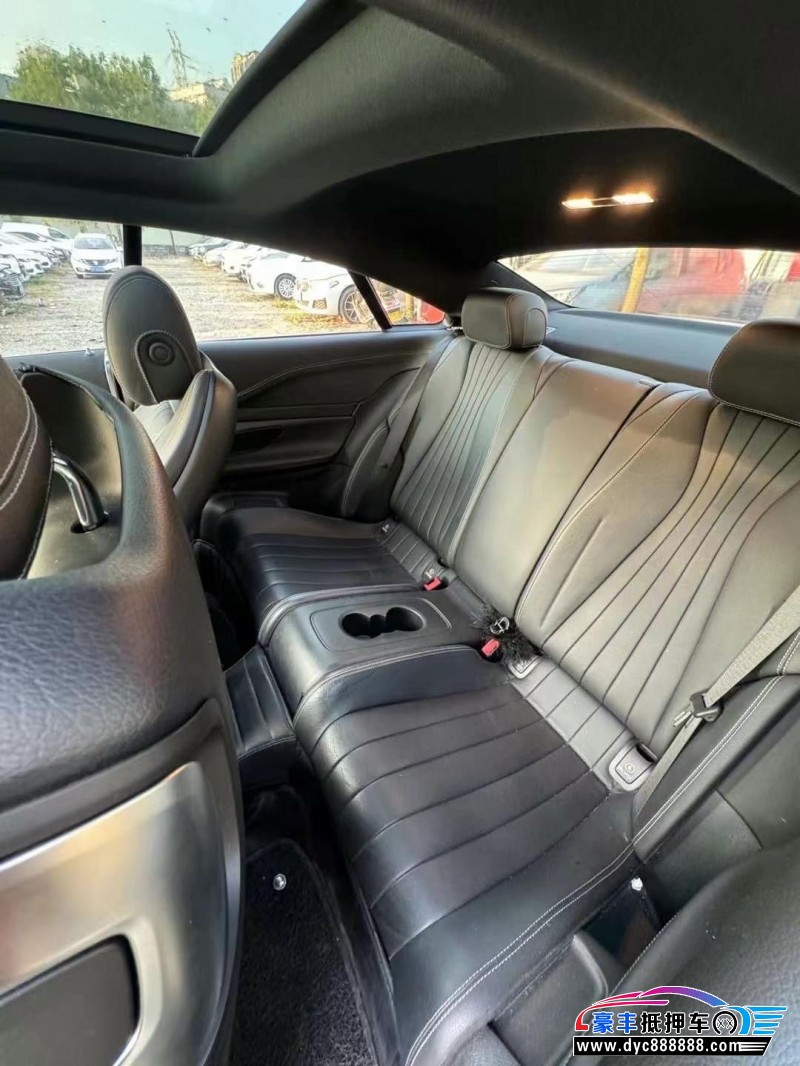 19年奔驰E轿车抵押车出售