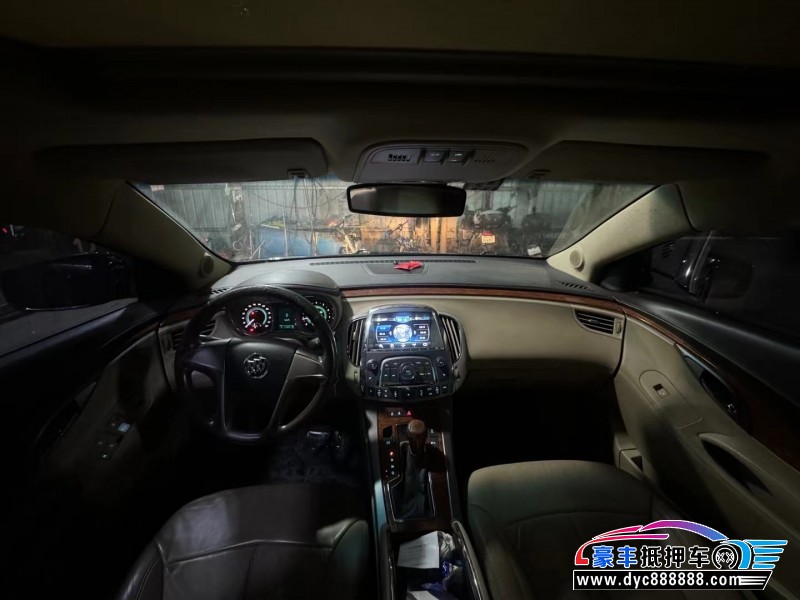 11年别克君越轿车抵押车出售