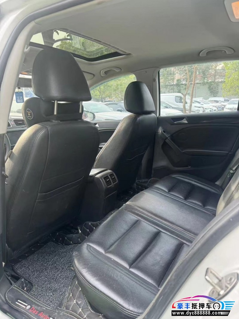 11年大众高尔夫轿车抵押车出售