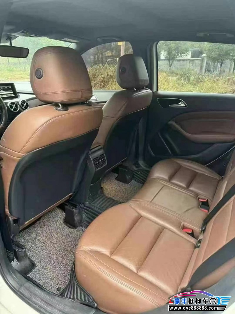 16年奔驰B轿车抵押车出售