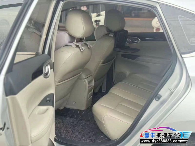 16年日产轩逸轿车抵押车出售