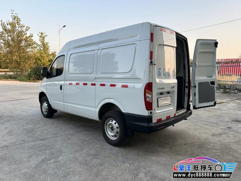 21年上汽大通V80轿车抵押车出售