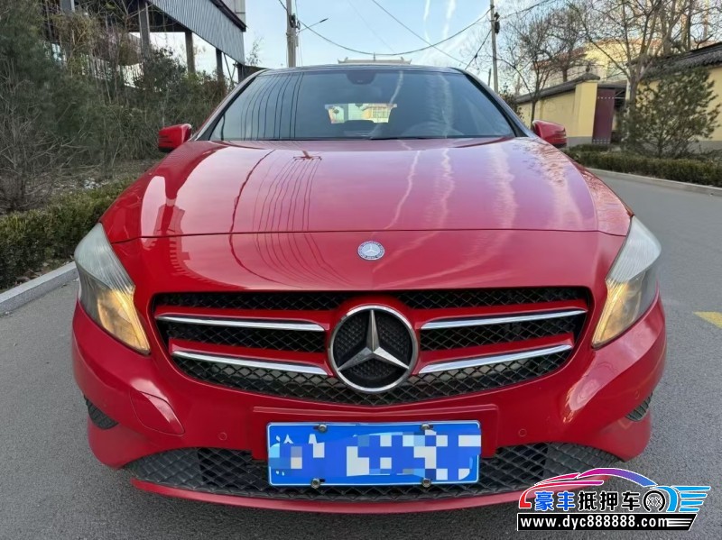 14年奔驰A轿车抵押车出售