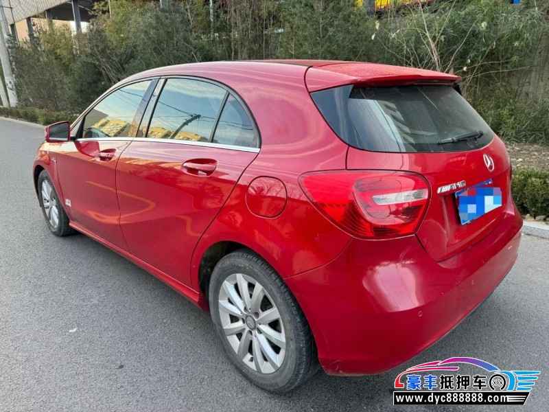 14年奔驰A轿车抵押车出售