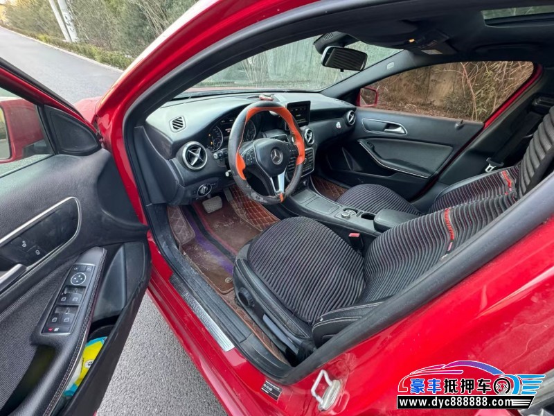 14年奔驰A轿车抵押车出售