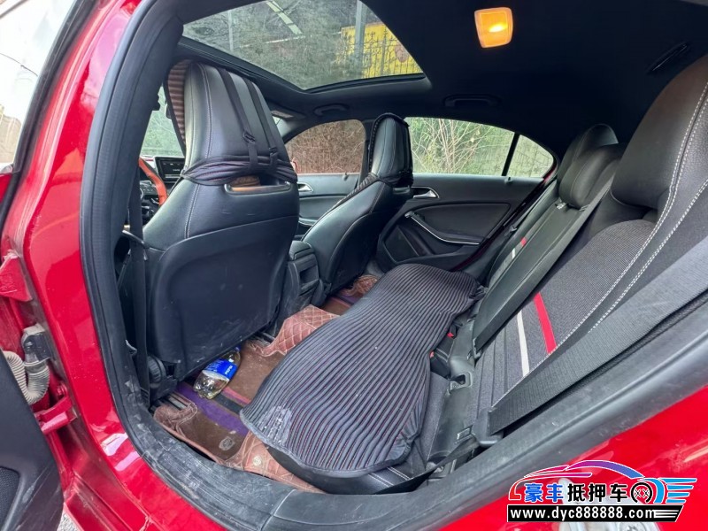 14年奔驰A轿车抵押车出售