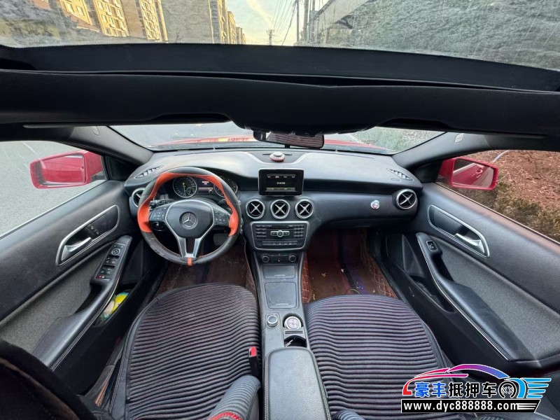 14年奔驰A轿车抵押车出售