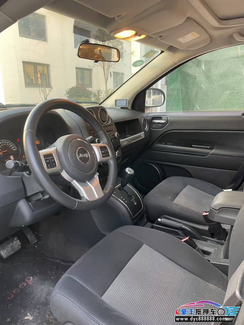 14年Jeep指南者轿车抵押车出售