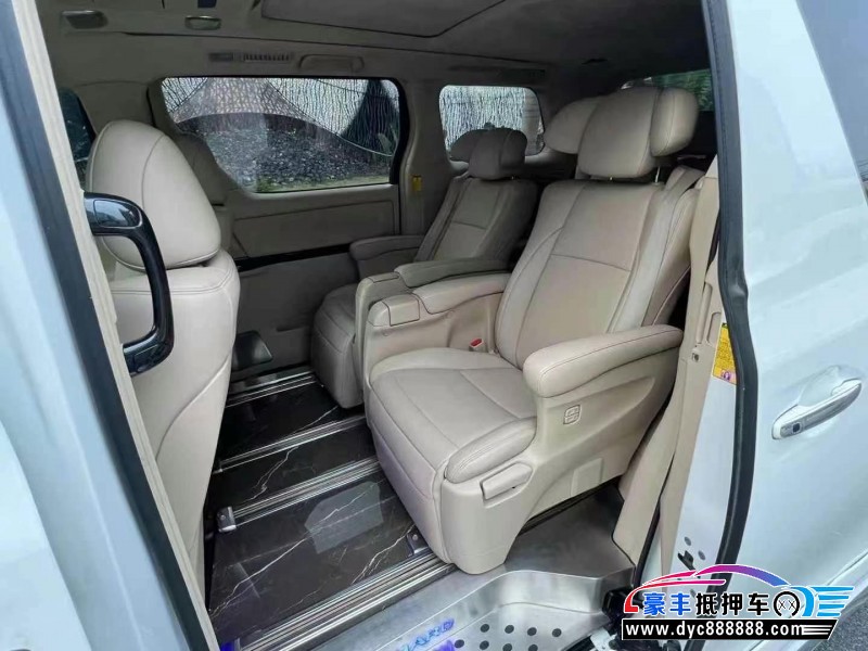 13年丰田埃尔法轿车抵押车出售