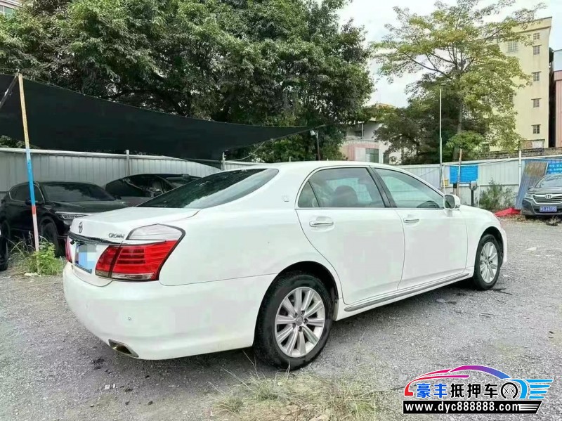 14年丰田皇冠轿车抵押车出售