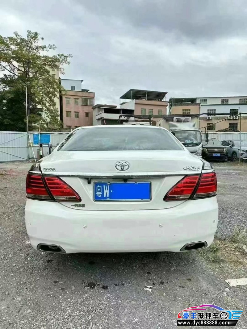 14年丰田皇冠轿车抵押车出售