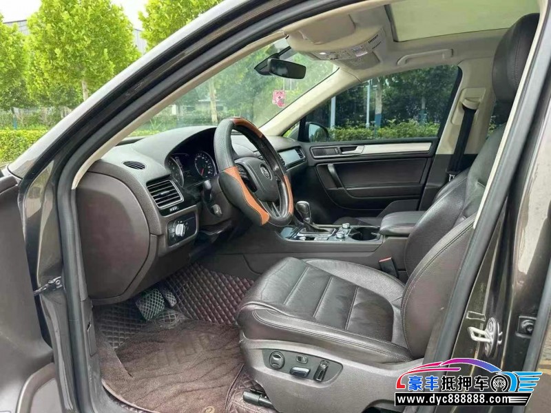 17年大众途锐轿车抵押车出售