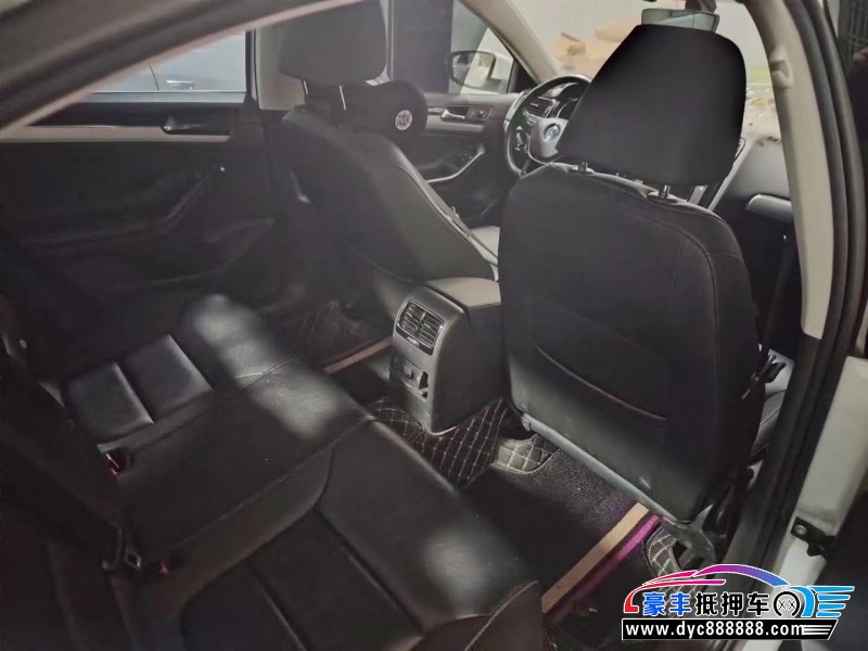 19年大众速腾轿车抵押车出售