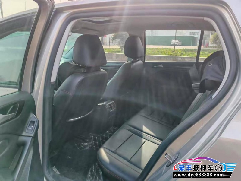 13年大众高尔夫轿车抵押车出售