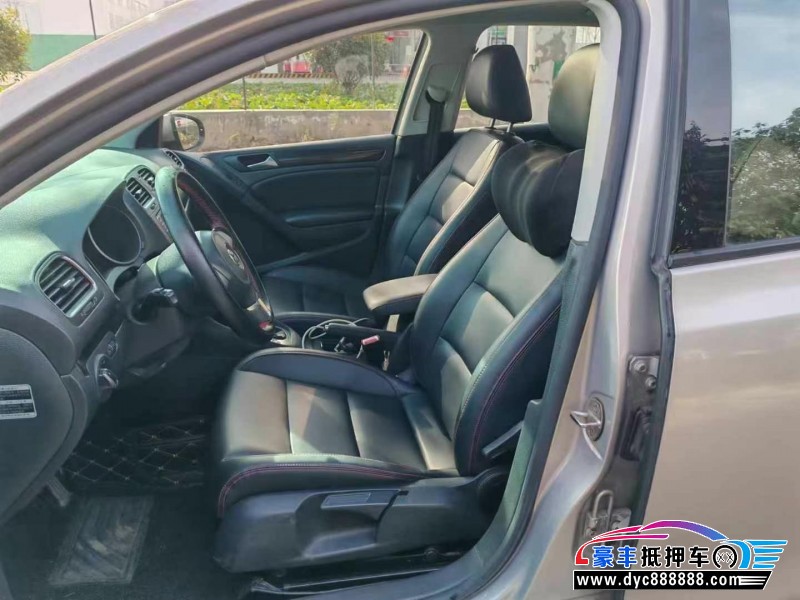 13年大众高尔夫轿车抵押车出售