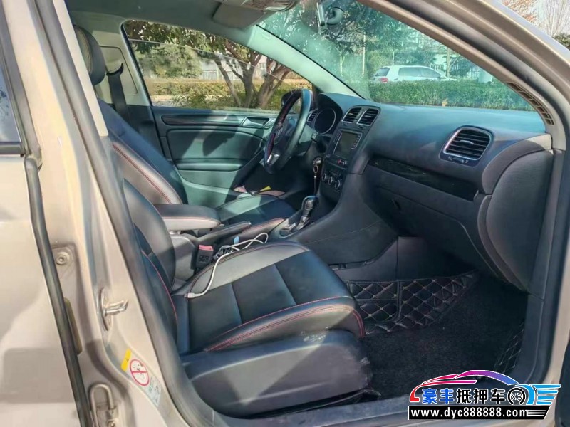 13年大众高尔夫轿车抵押车出售