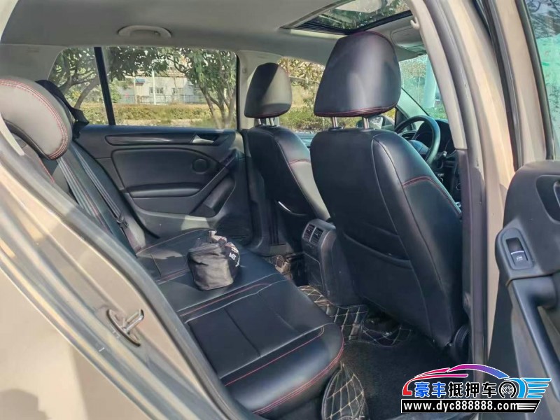 13年大众高尔夫轿车抵押车出售