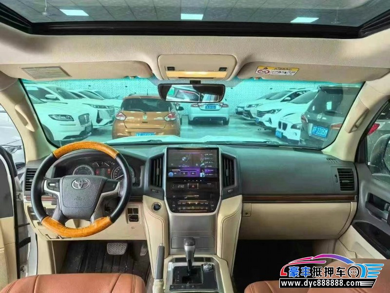 18年丰田兰德酷路泽（陆巡）轿车抵押车出售