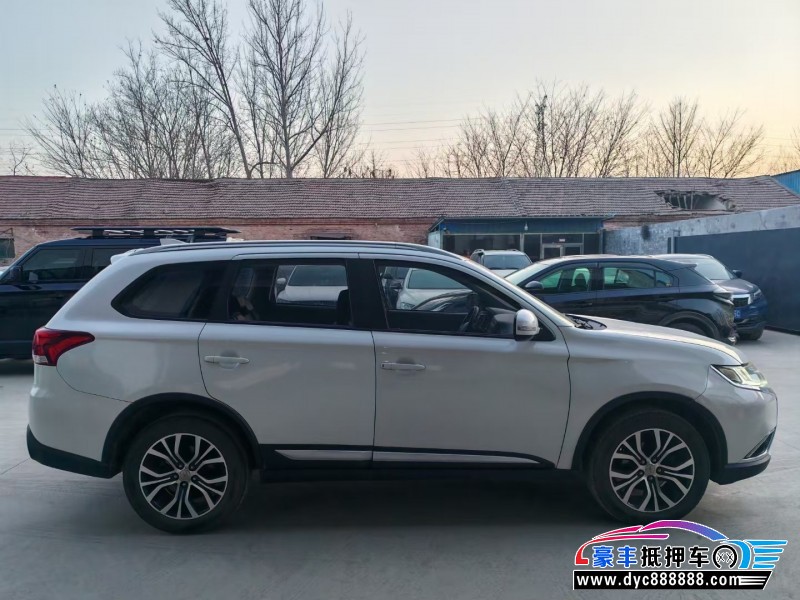 18年三菱欧蓝德轿车抵押车出售