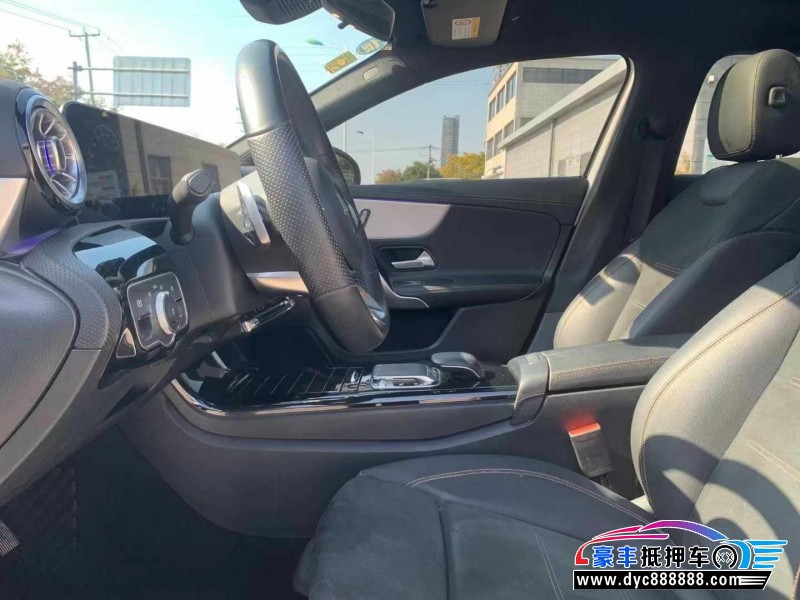 19年奔驰A轿车抵押车出售