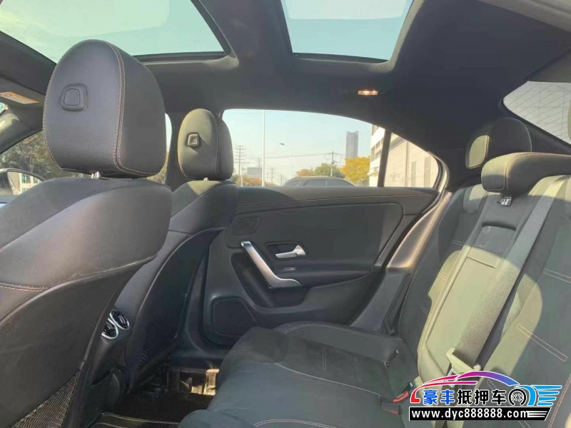 19年奔驰A轿车抵押车出售