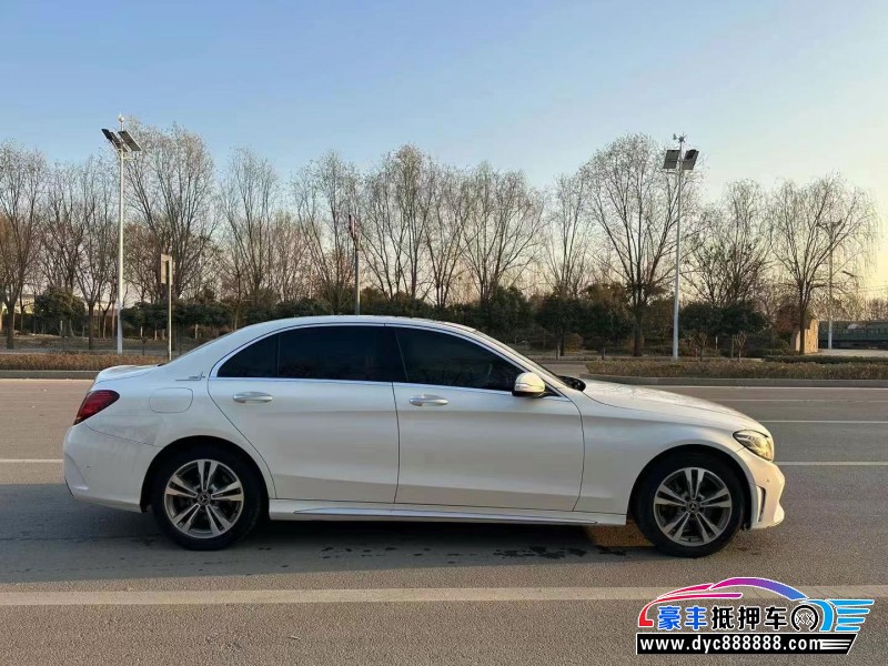 19年奔驰C轿车抵押车出售