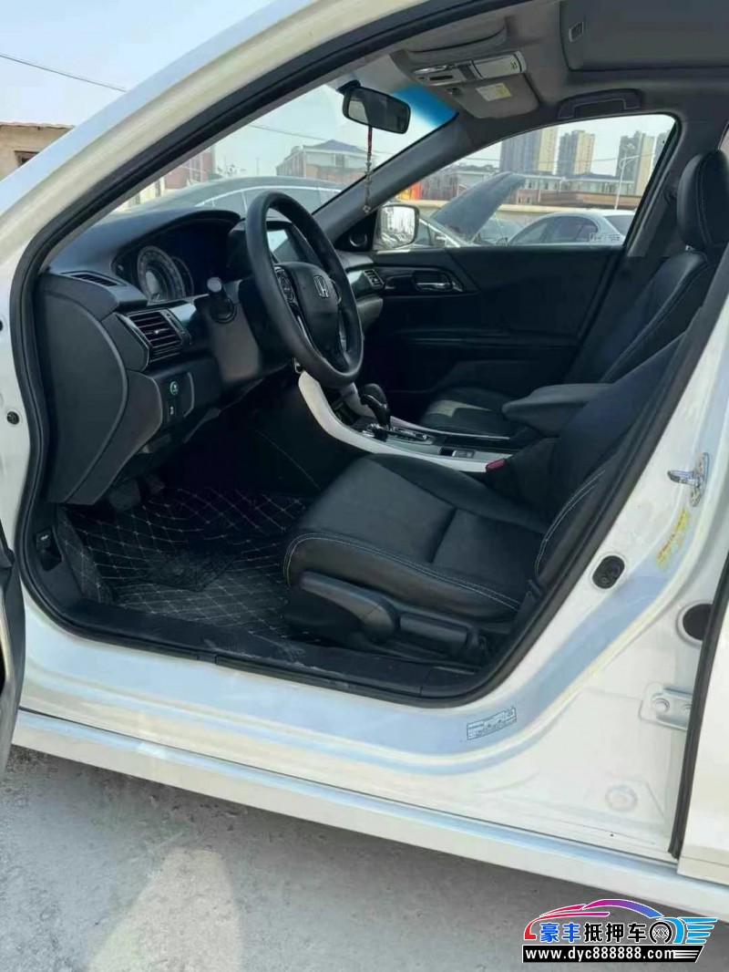 17年本田雅阁轿车抵押车出售