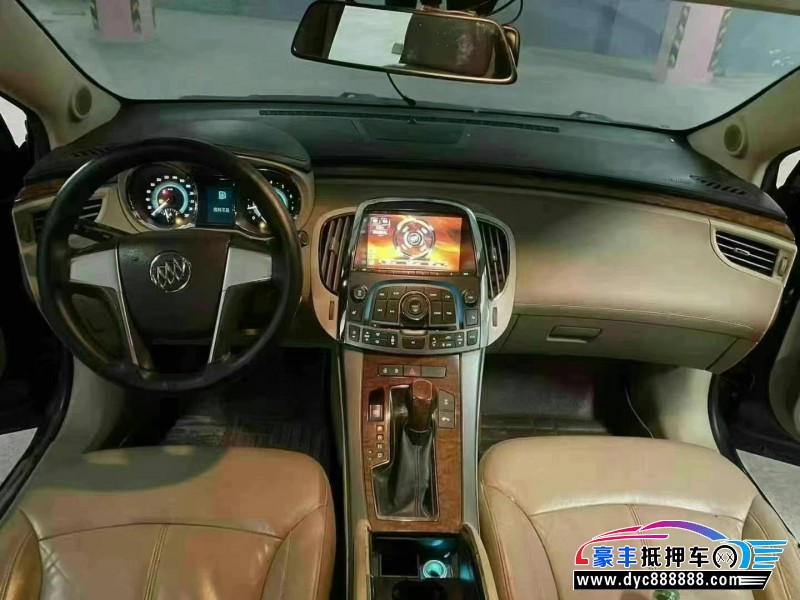 14年别克君越轿车抵押车出售