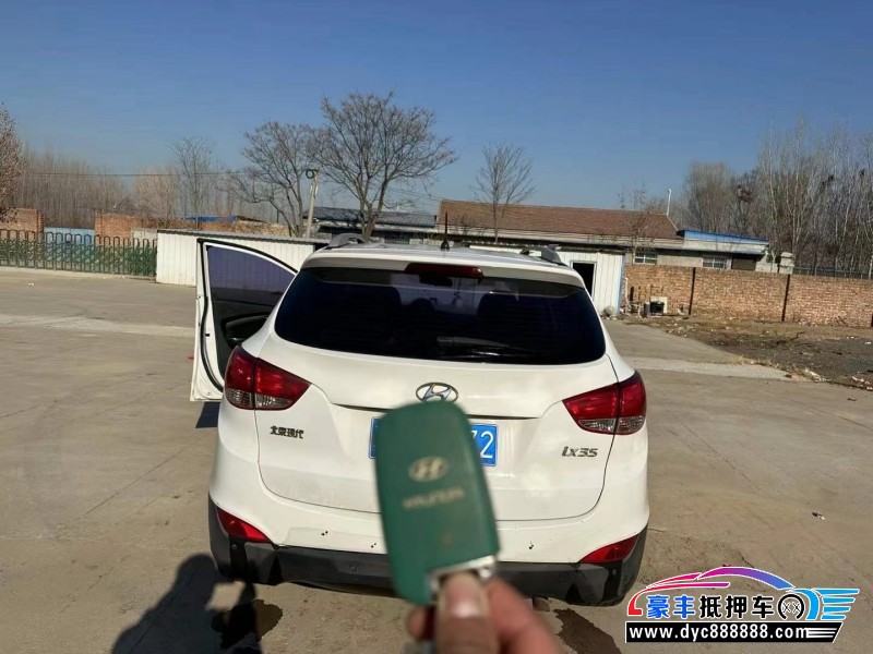 13年现代ix35轿车抵押车出售