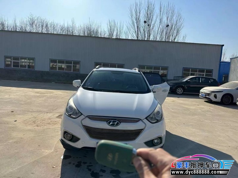 13年现代ix35轿车抵押车出售