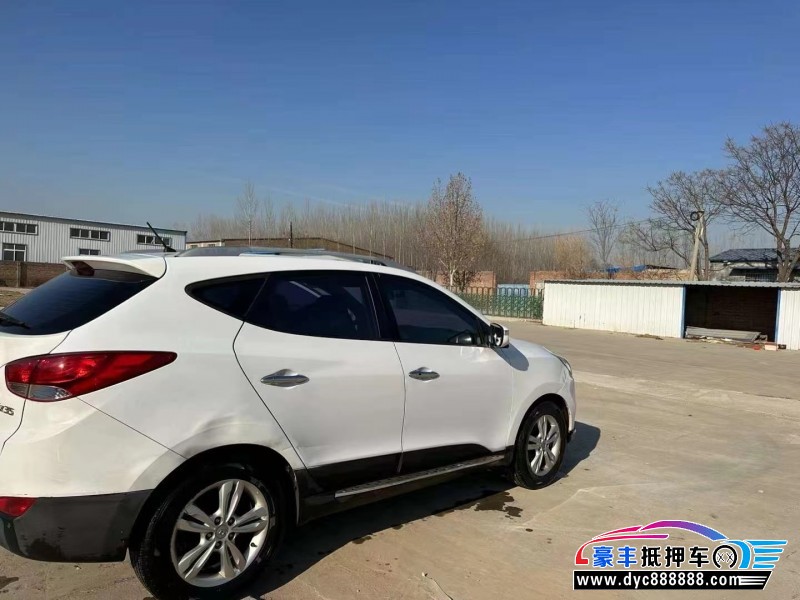 13年现代ix35轿车抵押车出售