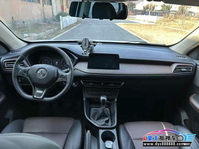 22年东风风光560轿车抵押车出售