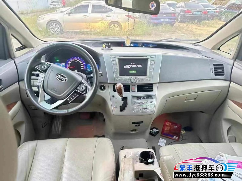 14年比亚迪m6轿车抵押车出售