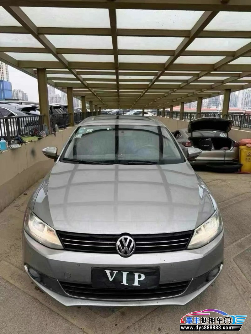 13年大众速腾轿车抵押车出售