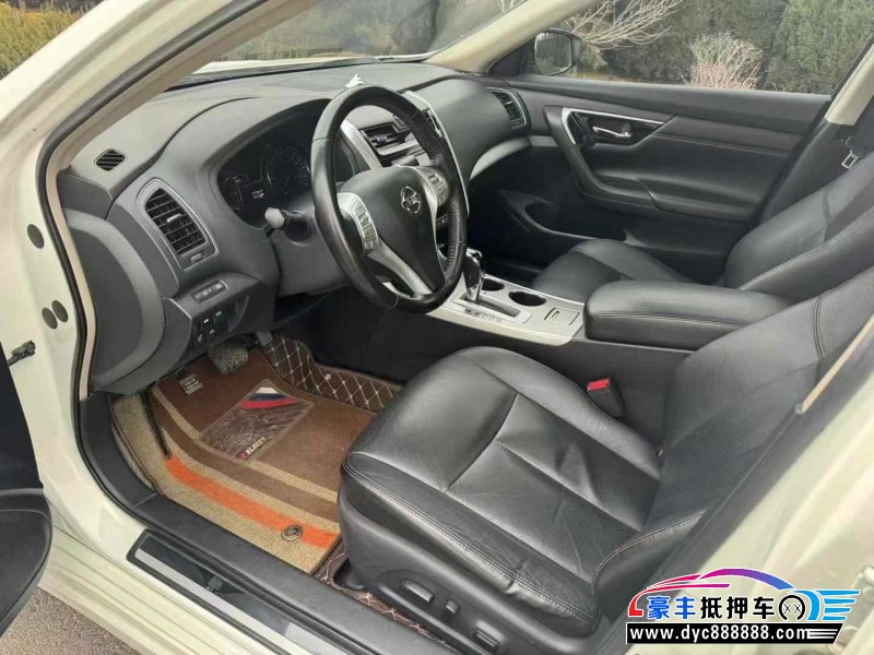 17年日产天籁轿车抵押车出售