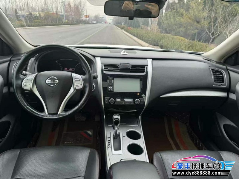 17年日产天籁轿车抵押车出售