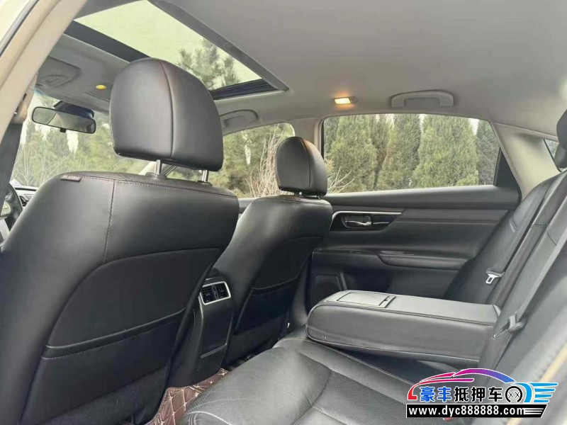 17年日产天籁轿车抵押车出售