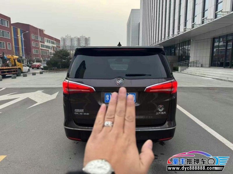 17年别克GL8轿车抵押车出售