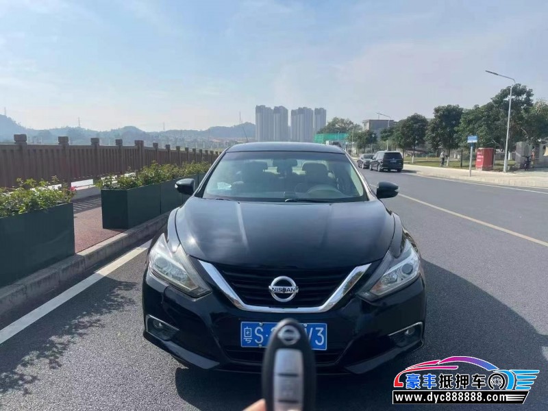 17年日产天籁轿车抵押车出售